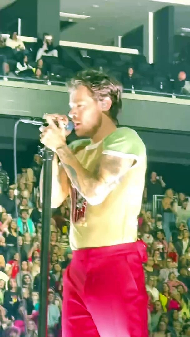 Harry Styles Sign of the Times Full Performance from the Love on
