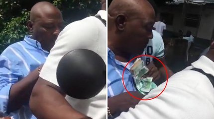 En video: alcalde de Bojayá fue captado entregando fajos de billetes a electores