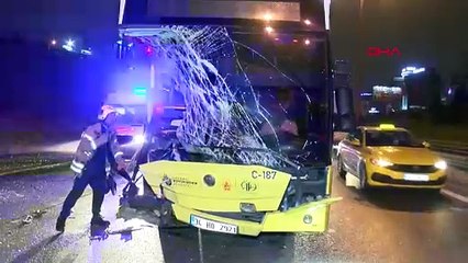 Ataşehir'de İETT otobüsüyle minibüsün çarpıştığı kazada 2 kişi yaralandı