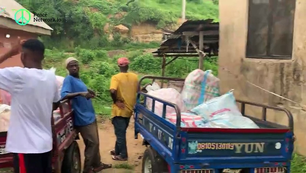 Làm từ thiện tại Ghana đã hoàn thành  Peace Network