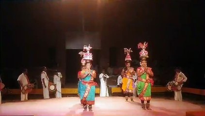 लोक-कला की मनमोहक प्रस्तुतियों से मंच मुखरित