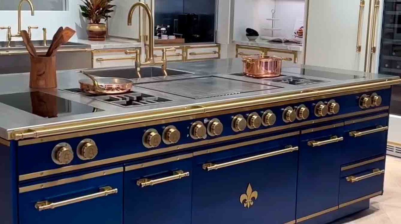 Diese exotische Küche ist ein Kunstwerk; schauen Sie sich das an und verstehen Sie warum