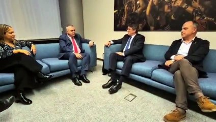 El número tres del PSOE, Santos Cerdán, acude a ver a Puigdemont para conseguir la investidura