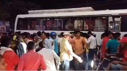 मोतिहारी: अनियंत्रित बस की टक्कर से एक व्यक्ति की मौत, सड़क जाम जमकर हंगामा