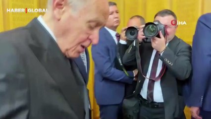 MHP Genel Başkanı Bahçeli, basın mensuplarının soruları üzerine kurt motifli yüzüğünü anlattı