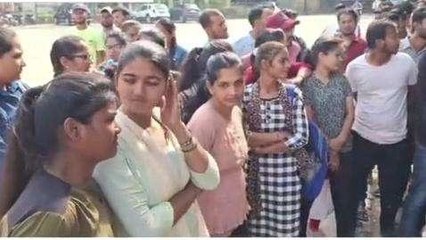 छतरपुर : स्टेडियम खुलवाने को लेकर युवाओं ने किया प्रदर्शन, उठाई मांग