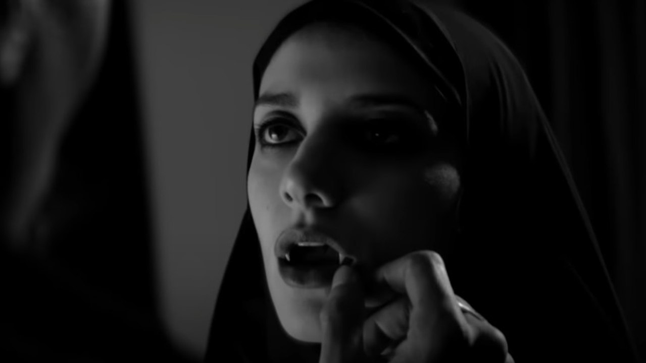 A Girl Walks Home Alone At Night - Offizieller Trailer