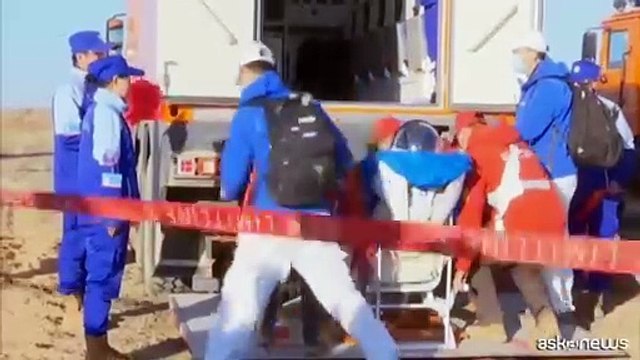 Le immagini degli astronauti cinesi di ritorno sulla Terra