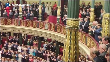 La interpretación del himno a la emotiva entrada de Leonor al Congreso