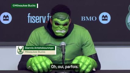 Bucks - Un joueur s'est présenté en conférence de presse déguisé en Hulk !