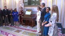 La princesa Leonor recibe las medallas del Congreso y del Senado y este detalle del rey no ha pasado desapercibido