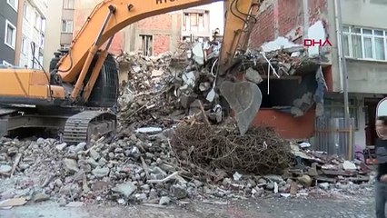Zeytinburnu'nda kentsel dönüşümde yıkım sırasında duvar olmadığı ortaya çıktı