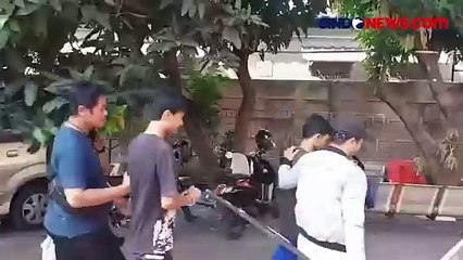 Aksi Pencuri Gasak Ponsel Milik Karyawan Kafe di Penjaringan Terekam CCTV