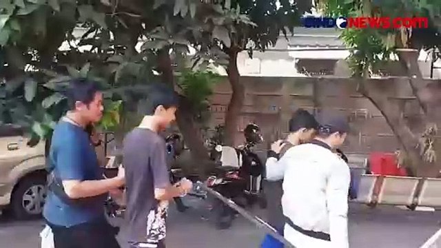 Aksi Pencuri Gasak Ponsel Milik Karyawan Kafe di Penjaringan Terekam CCTV