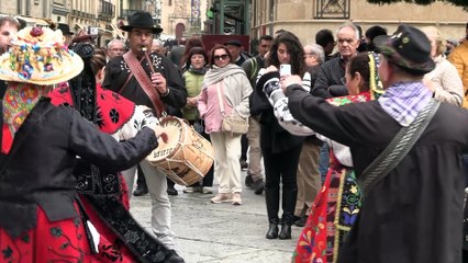 'El Mariquelo' toca su popular charrada desde lo alto de la Catedral de Salamanca