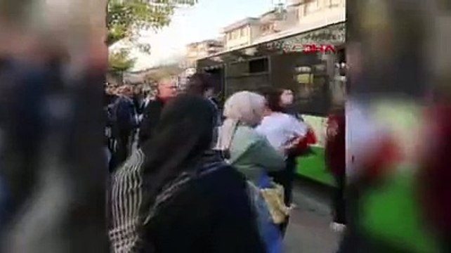 Otobüs şoförü, ‘çok konuştukları’ için yolcuları araçtan indirdi