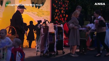 Halloween alla Casa Bianca, Blinken veste il figlio da Zelensky