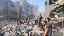 Más de 50 muertos y otros 150 heridos tras bombardeo israelí un campo de refugiados en Gaza; buscaban 