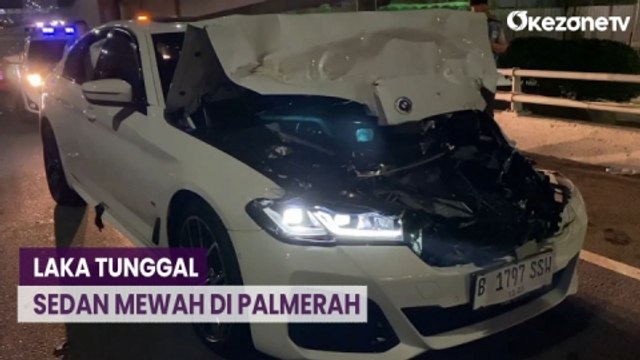 Pengemudi Wanita Diduga Ngebut, Sedan Mewah Kecelakaan di Tol Dalam Kota Palmerah