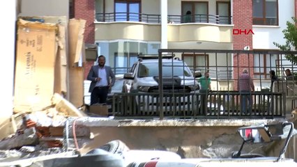 Ankara'da Beton Mikseri Otoparka Devrildi: 4 Araç Hurdaya Döndü