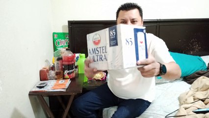 Tải video: Unboxing caja de cervenzas amstel ultra con 12 latas para comer botanas y bebidas en una noche tranquila platicando con mis seguidores