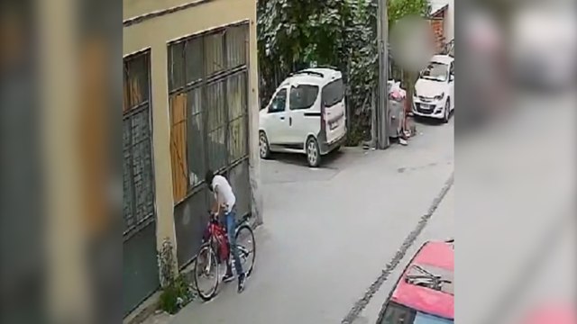 9 yaşındaki çocuğun yüzüne biber gazı sıktı