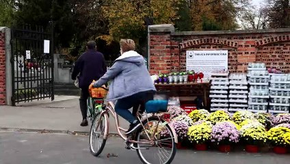 Zmiana organizacji ruchu przy cmentarzach w Łańcucie i Rzeszowie.