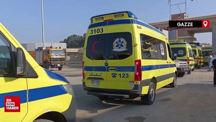 Ambulanslar Filistinli ağır yaralıları nakletmek için Refah Sınır Kapısı'ndan geçti