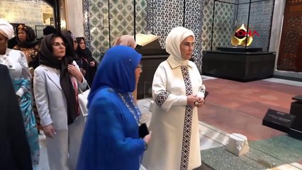 İSTANBUL-EMİNE ERDOĞAN, DEVLET BAŞKANLARI EŞLERİYLE TOPKAPI SARAYI'NI GEZDİ