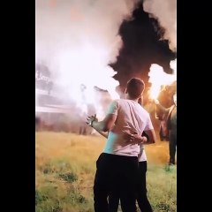 Dilan Polat, eşinin doğum gününü "Kapatın şehrin ışıklarını, kocam pasta üfleyecek" yazılı bir bilboard ile kutlamıştı