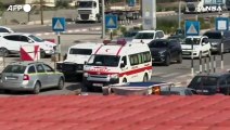 Gaza, ambulanze trasportano feriti in Egitto attraverso il valico di Rafah