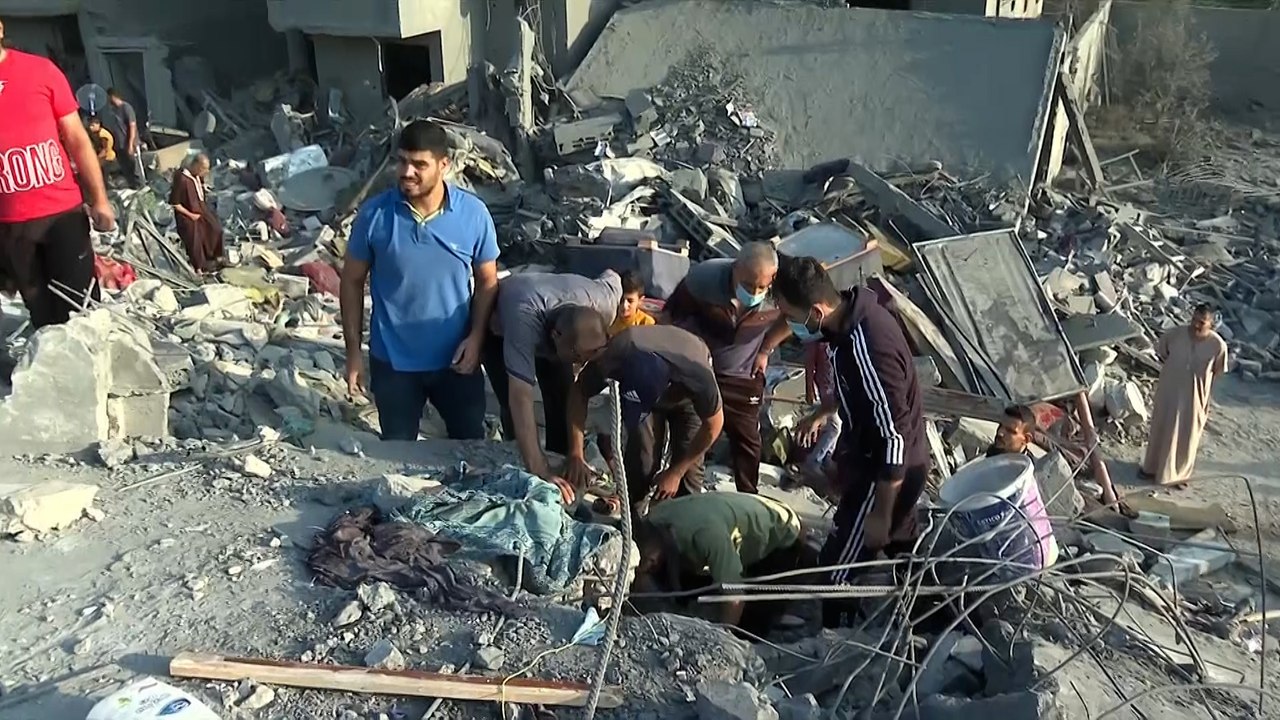 مجزرة جديدة.. الاحتلال الإسرائيلي يستهدف برجا سكنيا بمخيم النصيرات