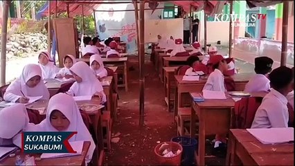 Kelas Nyaris Roboh Siswa Sekolah Dasar Belajar Di Tenda Darurat