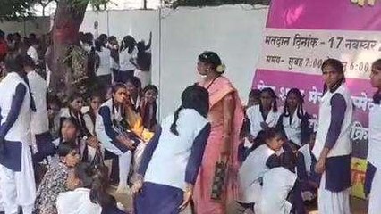 बालाघाट: वॉल पेंटिंग करवाकर बच्चों को पेंट देना भुला प्रशासन, देखिए पूरी खबर