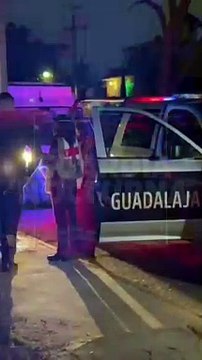 #Preliminar Tras presuntamente haber sido privado de su libertad, un hombre fue localizado inconsciente y con huellas de violencia en calles de la colonia Jardines Alcalde #GuardiaNocturna