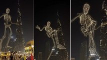 Dubai'de Cadılar Bayramı için hazırlanan drone gösterisi: Yürüyen iskelet viral oldu