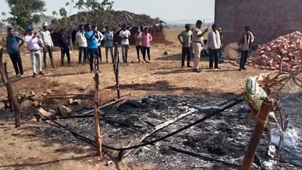 आग से केलूपोश मकान जला, बाइक और घर में रखा सामान जलकर हुआ खाक