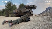 Israele, blindati e soldati schierati al confine con il Libano