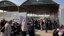 Decenas de extranjeros y ambulancias con heridos salieron de Gaza hacia Egipto tras apertura de paso humanitario