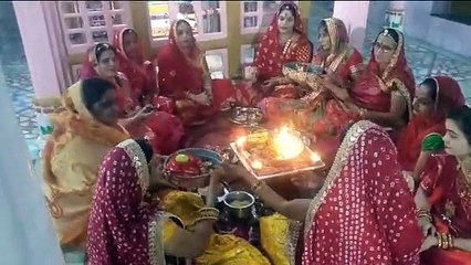 आसमान में देखा चांद तो खिल उठे इनके चेहरे