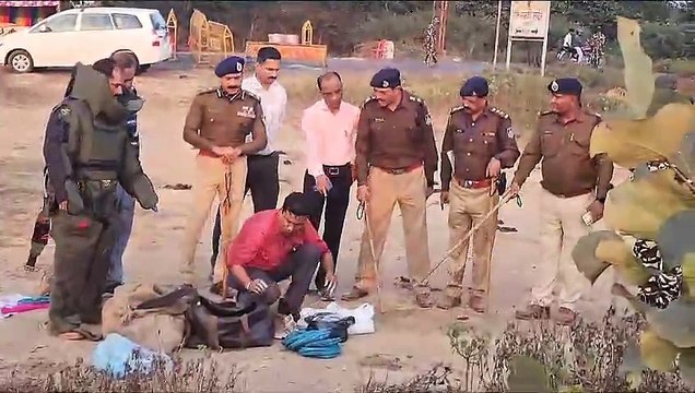 Video Story : यात्री बस में 12 किलो बारुद सहित डेटोनेटर हुआ जब्त, संदिग्ध को पुलिस ने किया गिरफ्तार