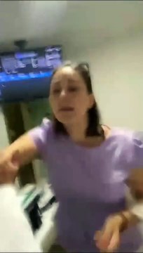Video: Mujer fue agredida por la esposa de un ginecólogo cuando estaba en pleno estudio