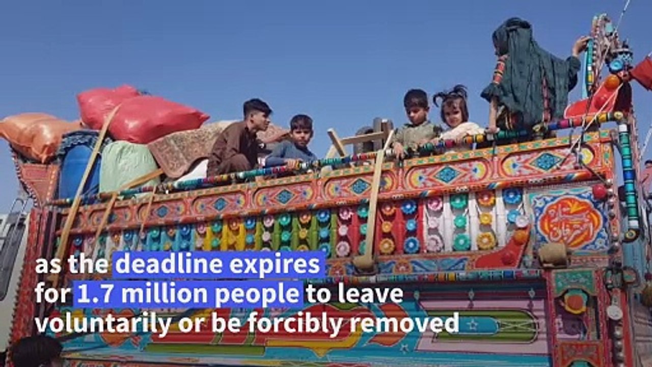 Thousands of Afghans flee Pakistan as deportation deadline expires
