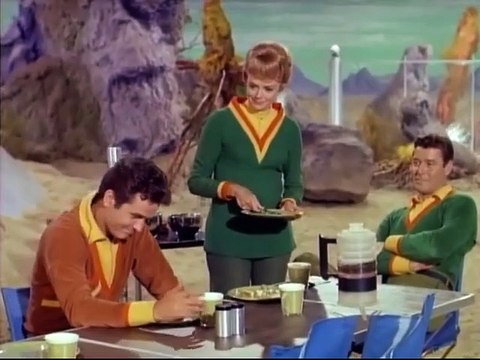 Perdidos en el espacio Temporada 2 capitulo 6 Prisioneros En El Espacio