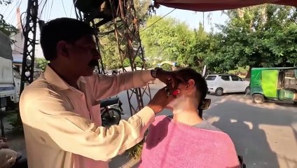 Pakistani Hospitality makes me cry (0.3$ Street Shave) Lahore, Pakistan