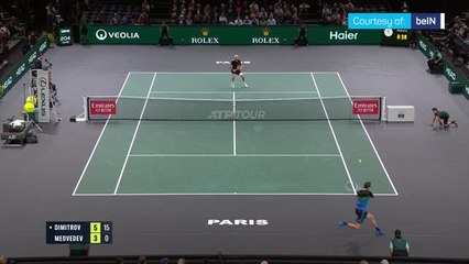 Скачать видео: Dimitrov stuns Medvedev to reach Paris Masters last 16