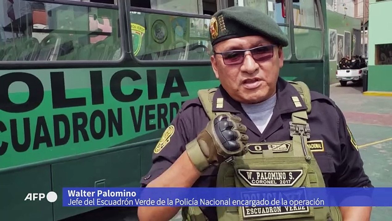 Policías peruanos con disfraces de Halloween detienen a vendedores de droga