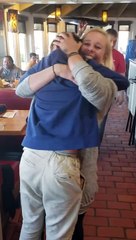 Retour militaire surprise entre mère et fils