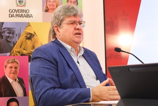João Azevêdo cita investimentos na rede de acolhimento às mulheres e anuncia Casa da Mulher no Sertão
