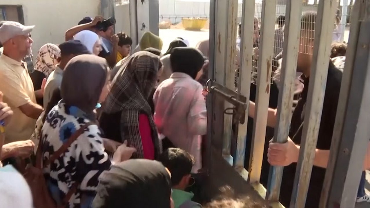 Watch: Dozens of dual passport holders leave Gaza for Egypt through Rafah crossing